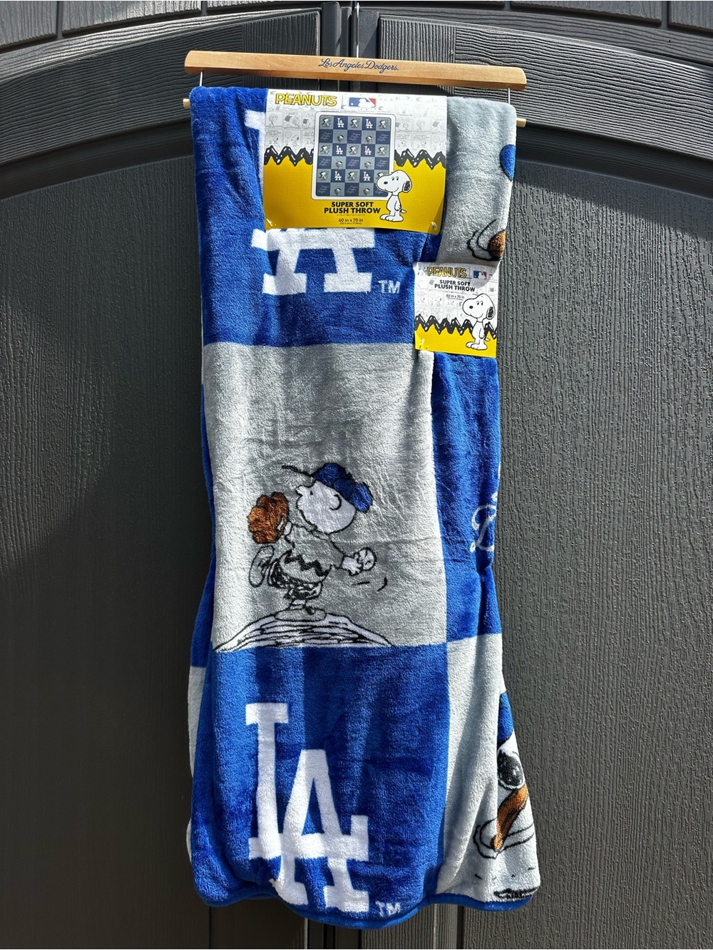 Peanuts x Los Angeles Dodgers Blue & Gray Plush Throw Blanket Snoopy Design NWT